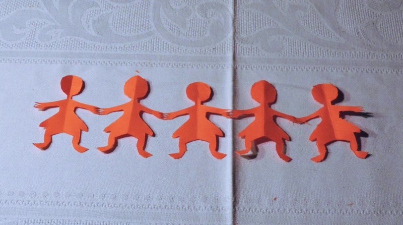 five dolls,paper-cut