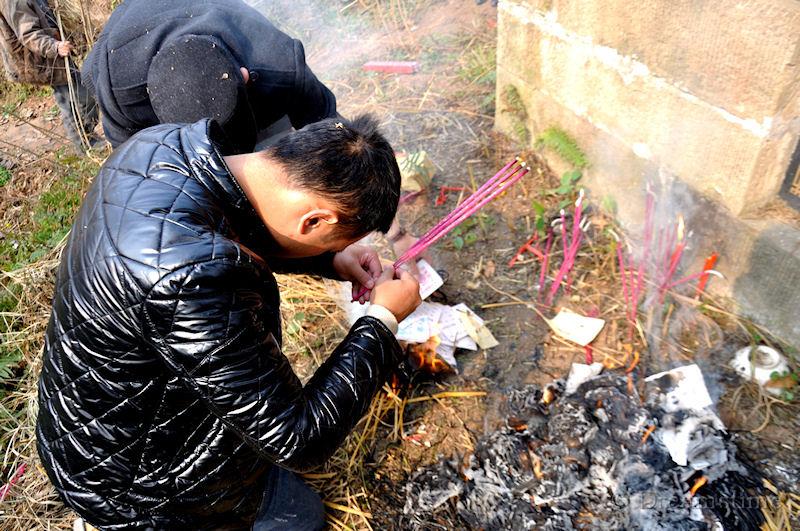 ancestor veneration, joss stick, Qingming